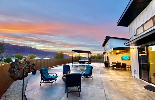 Moab South Valley House | Moab Desert Escape Villa: Luxury 5-Bedroom Retreat with Heated Pool