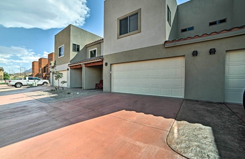 Moab South Valley Apartment | Moab Townhome w/Hot Tub & Patio - Near Arches