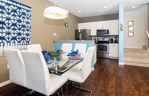 West Kissimmee House | Moana's Hut Miles From World's Best Theme Parks!