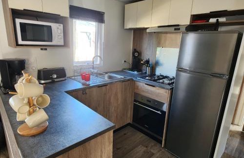 Villeneuve-les-Beziers Other | Mobil-home climatisé à Valras Plage dans le camping 4 étoiles les Sables du midi à 800m de la plage