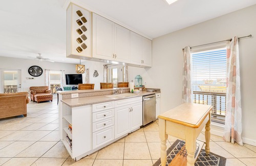 Fort Morgan Pines House | Mobile Bay Home w/Fishing Dock - 1 Block to Beach & Near Marina