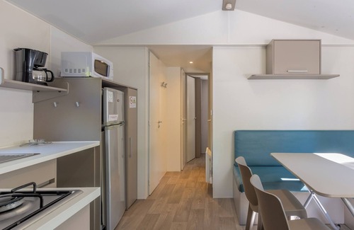 Lavilledieu House | Mobile Home 'Confort A - 1-8 Pers' with Shared Pool, Private Terrace and Shared Garden