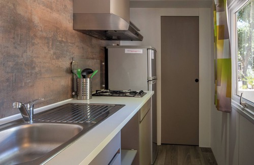 Lavilledieu House | Mobile Home 'Confort C - 1-5 People' with Shared Pool, Private Terrace and Shared Garden