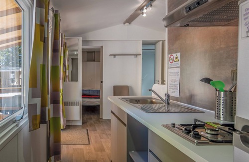 Lavilledieu House | Mobile Home 'Confort C - 1-5 People' with Shared Pool, Private Terrace and Shared Garden