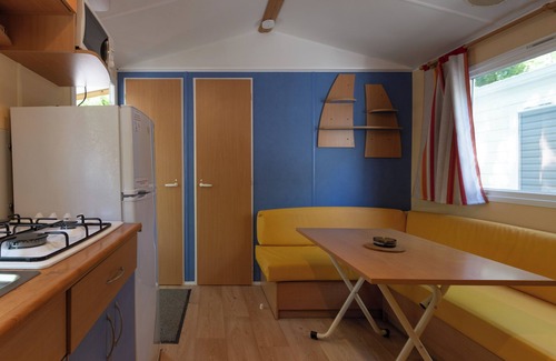 Lavilledieu House | Mobile Home 'Confort A - 1-6 Pers' with Shared Pool, Private Terrace and Shared Garden