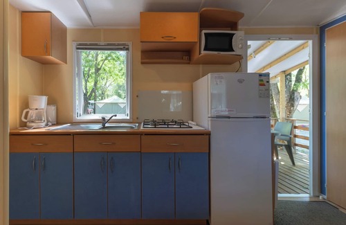 Lavilledieu House | Mobile Home 'Confort A - 1-6 Pers' with Shared Pool, Private Terrace and Shared Garden