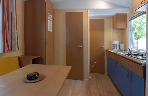 Lavilledieu House | Mobile Home 'Confort A - 1-6 Pers' with Shared Pool, Private Terrace and Shared Garden