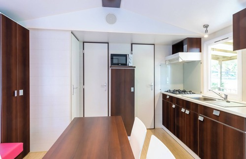Saint-Pompont House | Mobile Home 'Du Bonheur' with Shared Pool, Private Terrace and Wi-Fi
