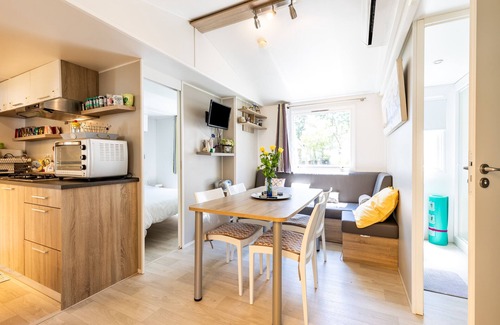 Andernos-les-Bains RV Rental | Mobile Home 'Bungalow Grand Confort' with Shared Pool, Private Terrace and Air Conditioning