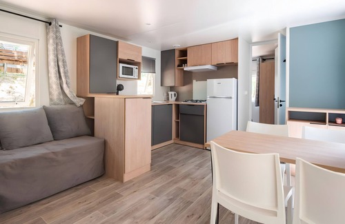 Bretagne-d'Armagnac RV Rental | Mobile Home 'Mobilhome Confort 4 Personnes 61' with Private Terrace, Private Garden and Wi-Fi