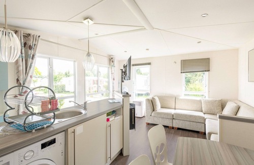 Veuzain-sur-Loire House | Mobile Home in Veuzain-sur-Loire with Garden