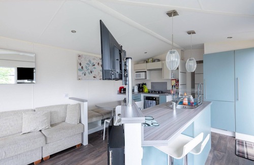 Veuzain-sur-Loire House | Mobile Home in Veuzain-sur-Loire with Garden