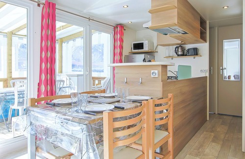 Saint-Jean-de-Monts RV Rental | Mobile Home 'Mobil Home Luminosa Plage À 2,5 Km' with Shared Pool, Terrace and Air Conditioning