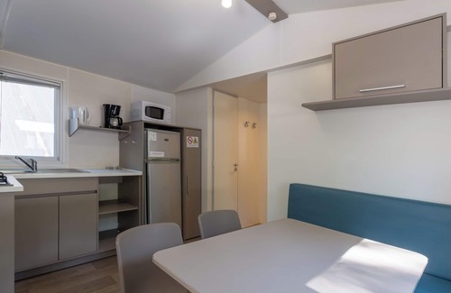 Lavilledieu House | Mobile Home 'Mobil-home Confort B - 1-8 Pers' with Shared Pool and Shared Garden