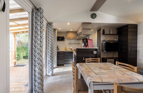 Les Mathes RV Rental | Mobile Home 'Siblu Bonne Anse Mobilhome 510' with Private Terrace and Air Conditioning