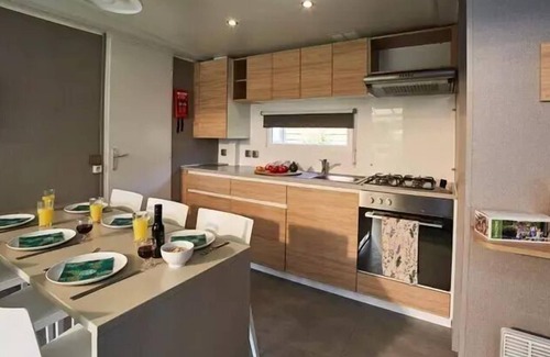 Penestin House | Mobilheim - Raised Terrace