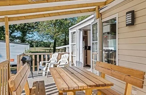 Penestin House | Mobilheim - Raised Terrace