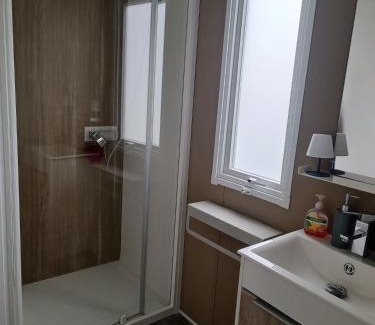 Montreuil-sur-Ille Ski Chalet | mobilhome à la mer