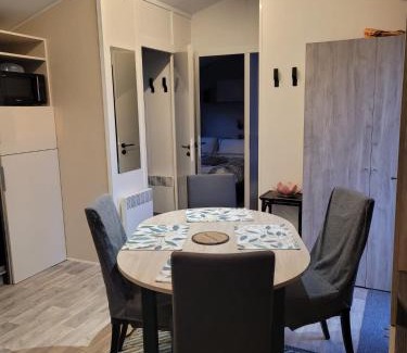 Saint-Coulomb Other | Mobilhome tout confort pour randonneurs pédestres proche Saint-Malo, à 100 m de la plage et du GR34 - Demande préalable requise