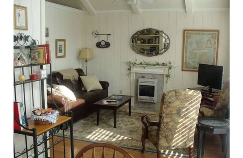 Eagle Rock Cottage | Mocking Bird Cottage
