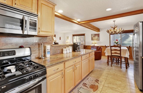 Big Bear Lake Ski Chalet | Mockingbird in Moonlight #2527