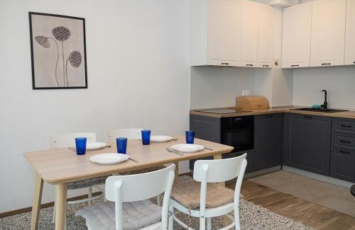 Saints Constantine and Helena Apartment | Modern 2-Bedroom Flat with Balcony in Azur Premium by Flat mаnаger