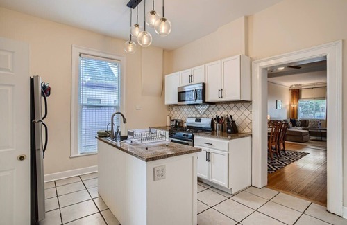 Lincoln Park House | Mod Downtown Perfection, 3BD w/Patio, Fast WIFI