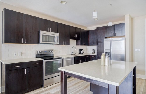 Mission Bay Apartment | Mod Mission Bay 1BR w/Gym & Pool, walk to Caltrain & Muni, by Blueground