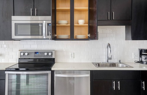 Mission Bay Apartment | Mod Mission Bay 1BR w/Gym & Pool, walk to Caltrain & Muni, by Blueground
