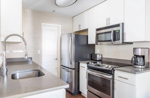 Old Mountain View Apartment | Mod Mountain View 2BR w/Gym, Pool, Downtown Location, by Blueground
