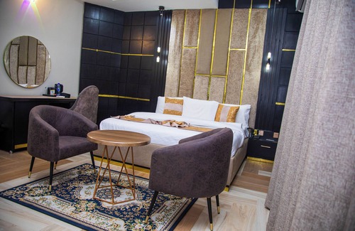Rumuekini Hotel | Modelo Hotel and Suites