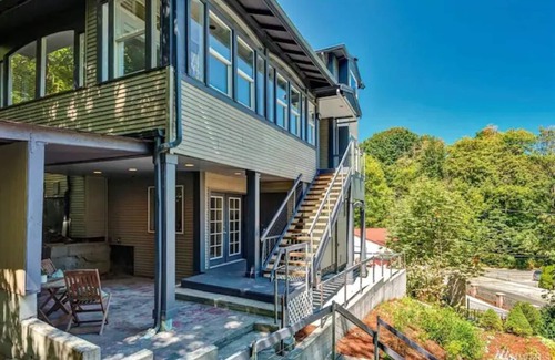 Delridge House | Moden West Seattle House in the Trees