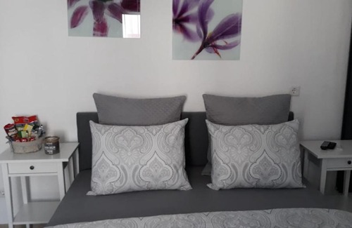 Ramstein-Miesenbach Apartment | Moderm Basement Apartment
