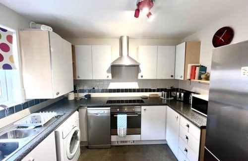Stratford-upon-Avon House | Modern 1 bed house with parking