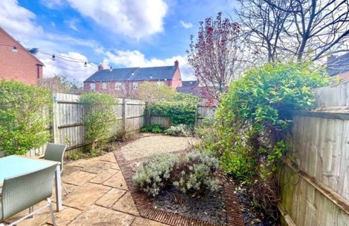 Stratford-upon-Avon House | Modern 1 bed house with parking