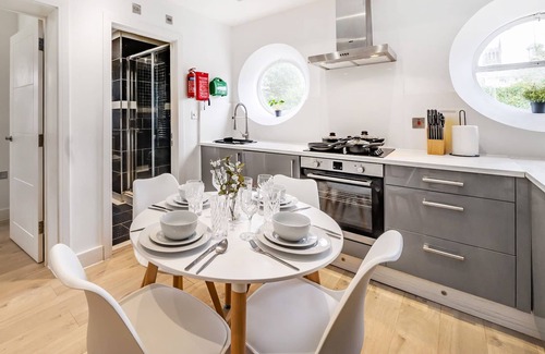 Rushmoor District Apartment | Modern 1 Bed 1 Bath APT in Aldershot