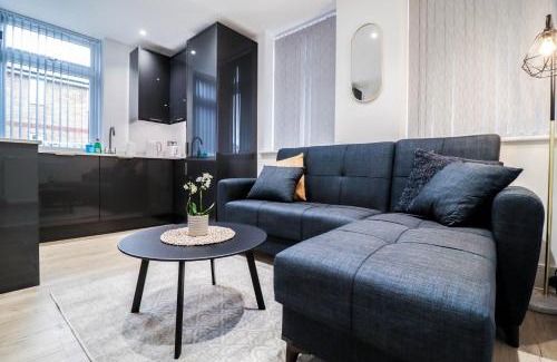 High Wycombe Apartment | Modern 1-Bed Apartment in Buckinghamshire with Free WiFi, Parking & Garden