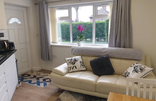 Chapel Allerton Apartment | Modern 1 bed Apartment, 10 Mins to Leeds City Cent