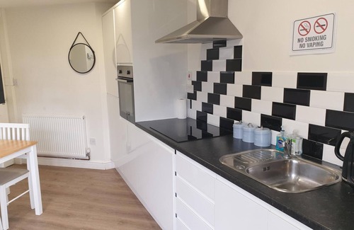 Chapel Allerton Apartment | Modern 1 bed Apartment, 10 Mins to Leeds City Cent