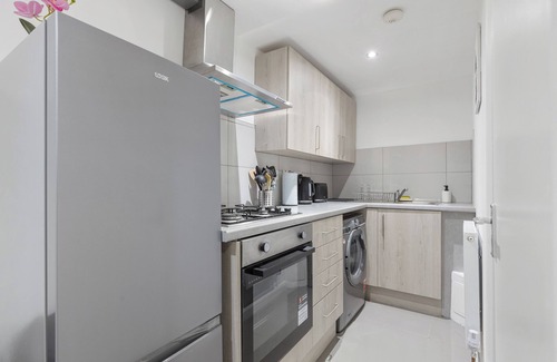 Portsoken Apartment | Modern 1 Bed Apartment in Central London – Perfect for Couples & Solo Travelers!