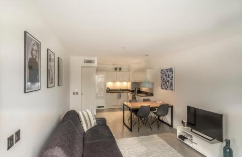 Pointe Croisette Apartment | Modern 1 Bed apartment in prestigous area of Cannes a short walk to the Croisette and the Palais 1903