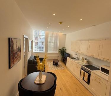 Trafford Apartment | Modern 1-Bed Apartment in Prime Location