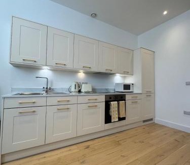 Trafford Apartment | Modern 1-Bed Apartment in Prime Location