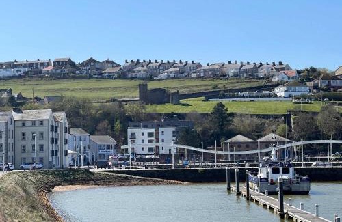 Whitehaven Apartment | Modern 1 Bed Harbour-side Apartment in Whitehaven
