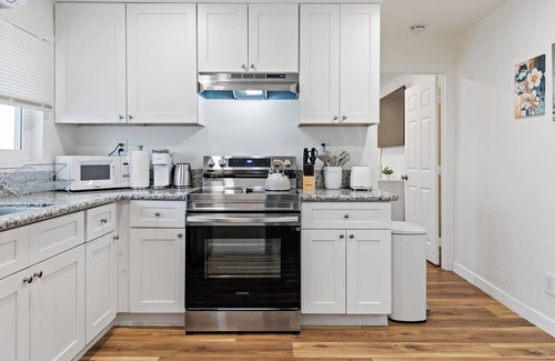 Placentia House | Modern 1-Bed Home in Placentia w/Smart TV, Wifi, Parking near DIsneyland