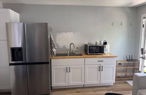 Houston House | Modern 1 Bed Private Guesthouse, close to IAH