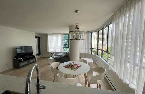 Downtown Vancouver Apartment | Modern 1-bed suite in Heart of Downtown