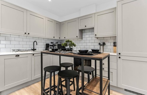 Addiscombe Apartment | Modern 1 Bedroom Stay, Balcony, East Croydon