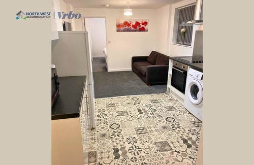 St Helens Apartment | Modern 1 Bedroom Apartment | Free WiFi | Perfect for Solo or Business Stay