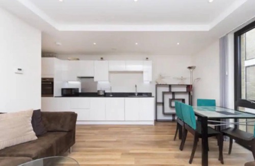 Earlsfield Apartment | Modern 1 Bedroom Apartment with Balcony in Earlsfield